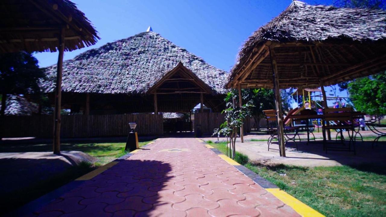 Amboseli Gateway Hotel Kimana Bagian luar foto